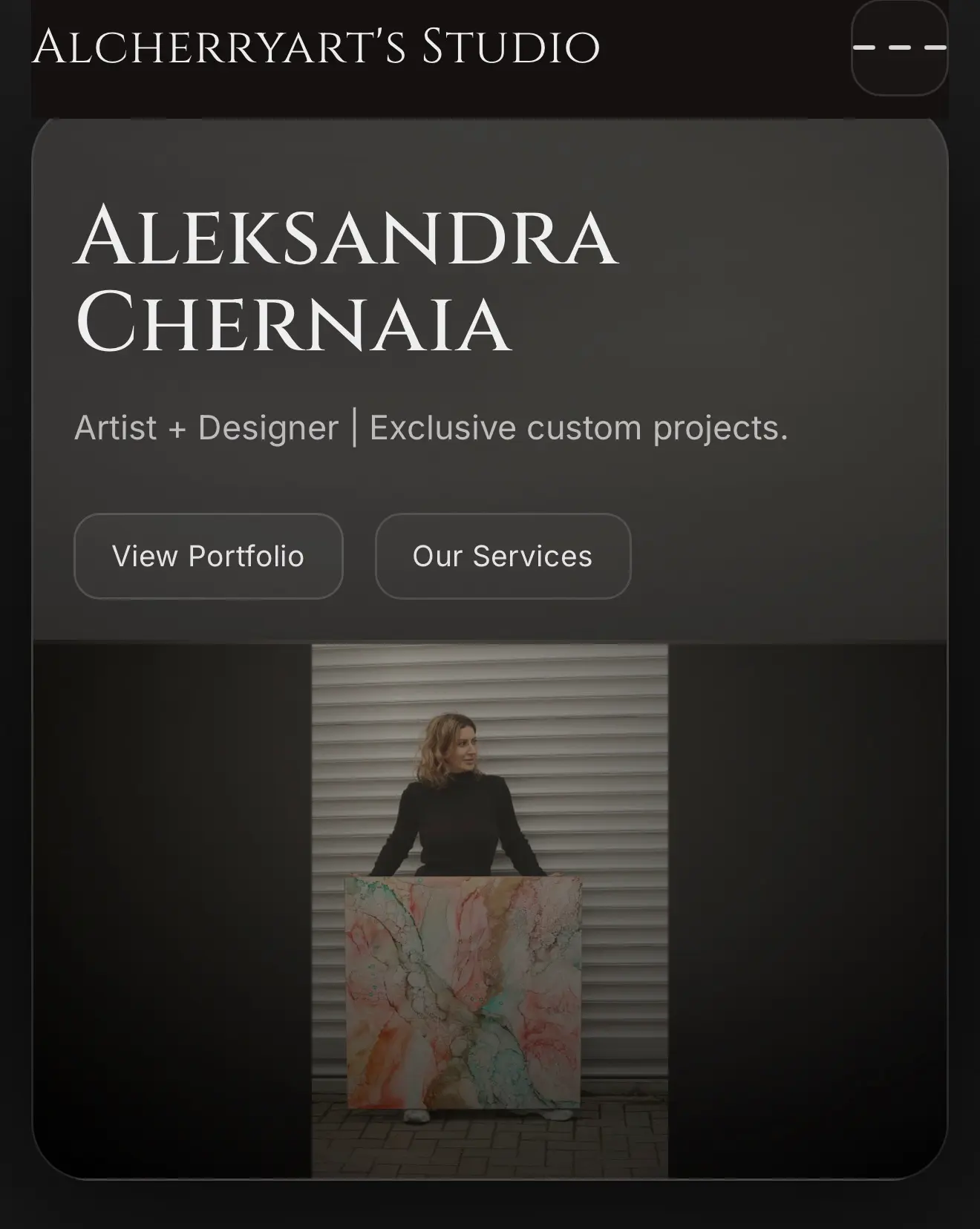 Mobile screenshot of the Alcherryart Studio homepage hero with designer positioning and portfolio navigation.